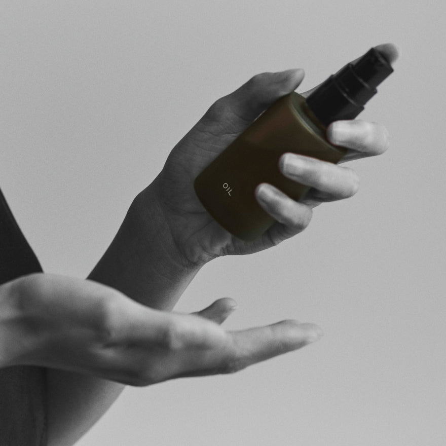 【MONOQU】 OIL