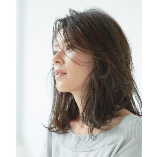 髪がごわつく原因はヘアケアの重ねすぎ？ビルドアップの見分け方と対策を美容師が解説
